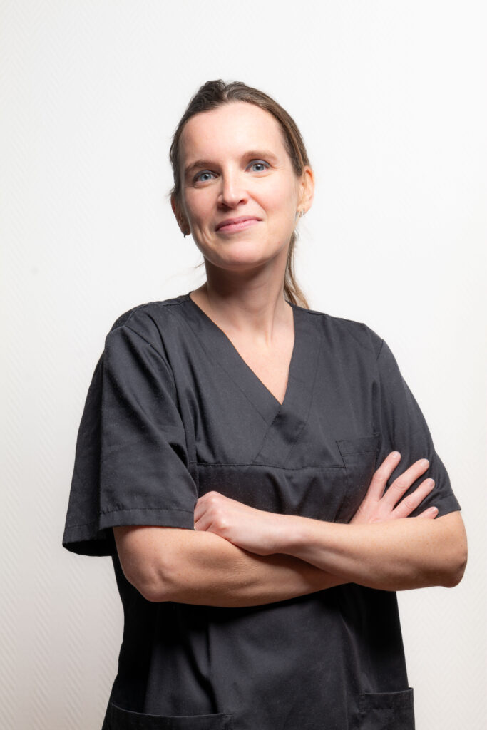 Periodontist Nice - Dr Laura KVOT
